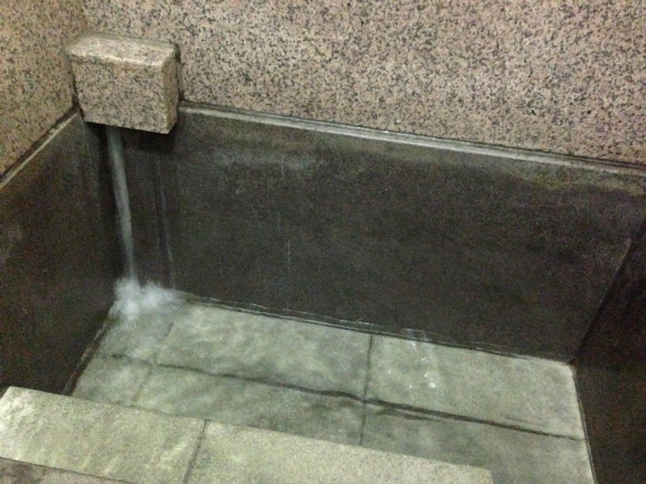 紗帽山溫泉屬白磺泉 攝影：Eva隨手拍