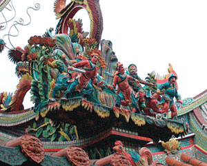 奉天宮屋簷剪粘裝飾 攝影：雲林縣政府