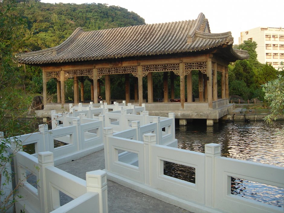 湖中小亭 攝影：余燕鳳