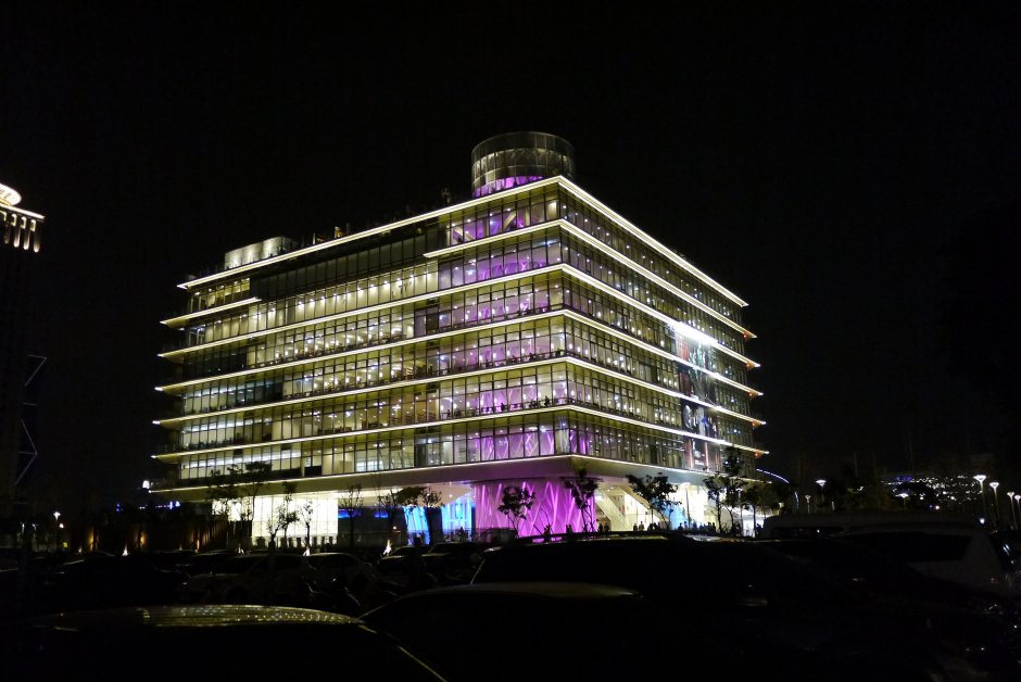 高雄市立圖書館總館夜景 攝影：旅遊王攝影組