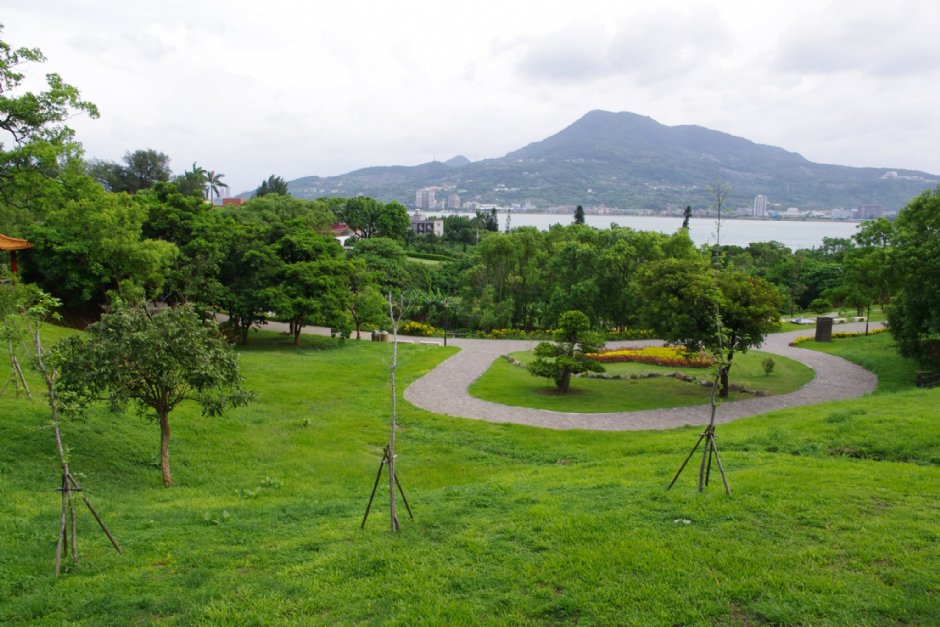 於和平公園眺望觀音山 攝影：Eva隨手拍