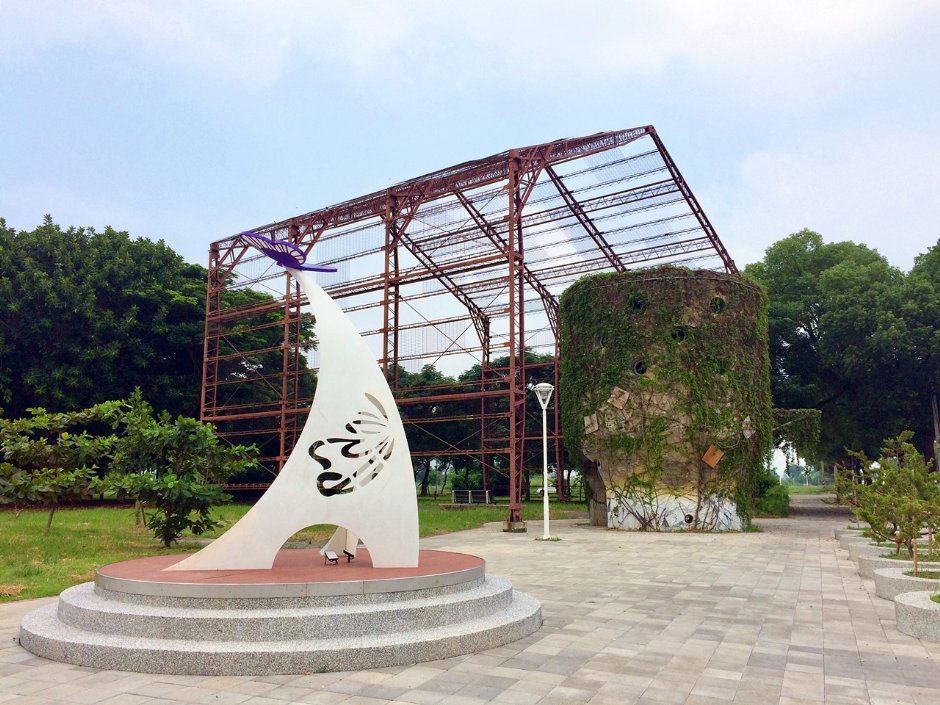 寶隆紙廠入口意象為紫斑蝶造景 / Eva隨手拍