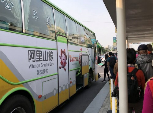 台灣好行-阿里山線景點接滿駁車/陳皮梅