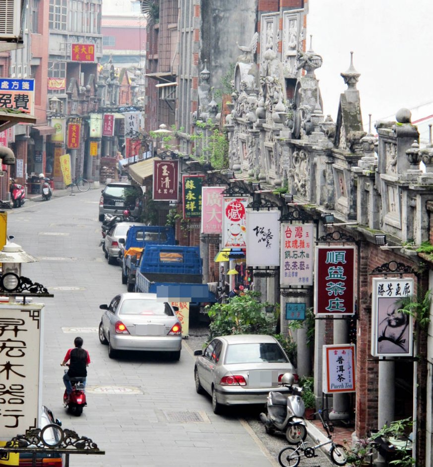 大溪老街主要範圍為和平路、中山路、中央路三條歷史街屋 / Claire 提供