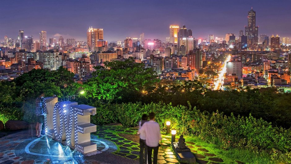 壽山情人觀景台夜景迷人 / 高雄市政府 提供