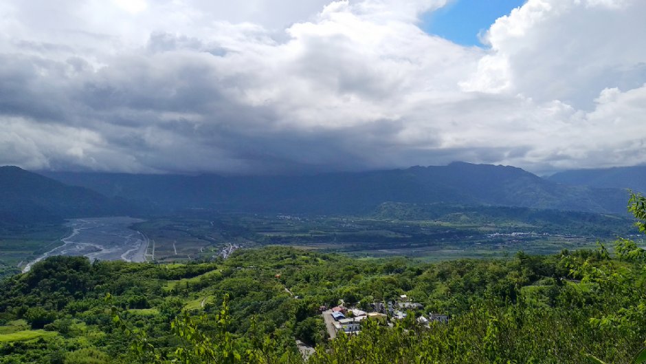從鸞山部落瞭望花東縱谷/Lu