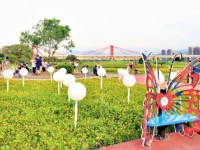 雙北河濱公園悠閒散策,親子手拉手歡樂度週末