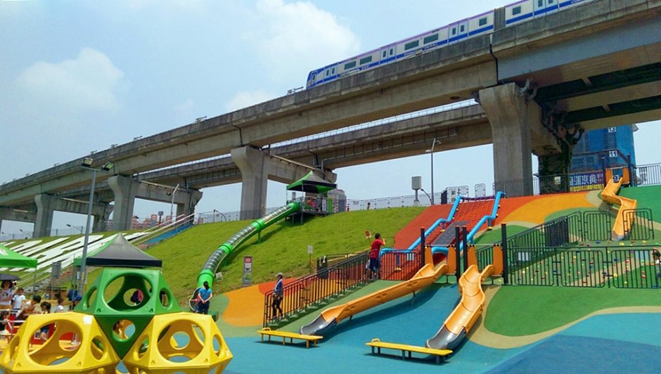 大台北都會公園的共融式遊戲場大人小孩都喜歡 / 娥