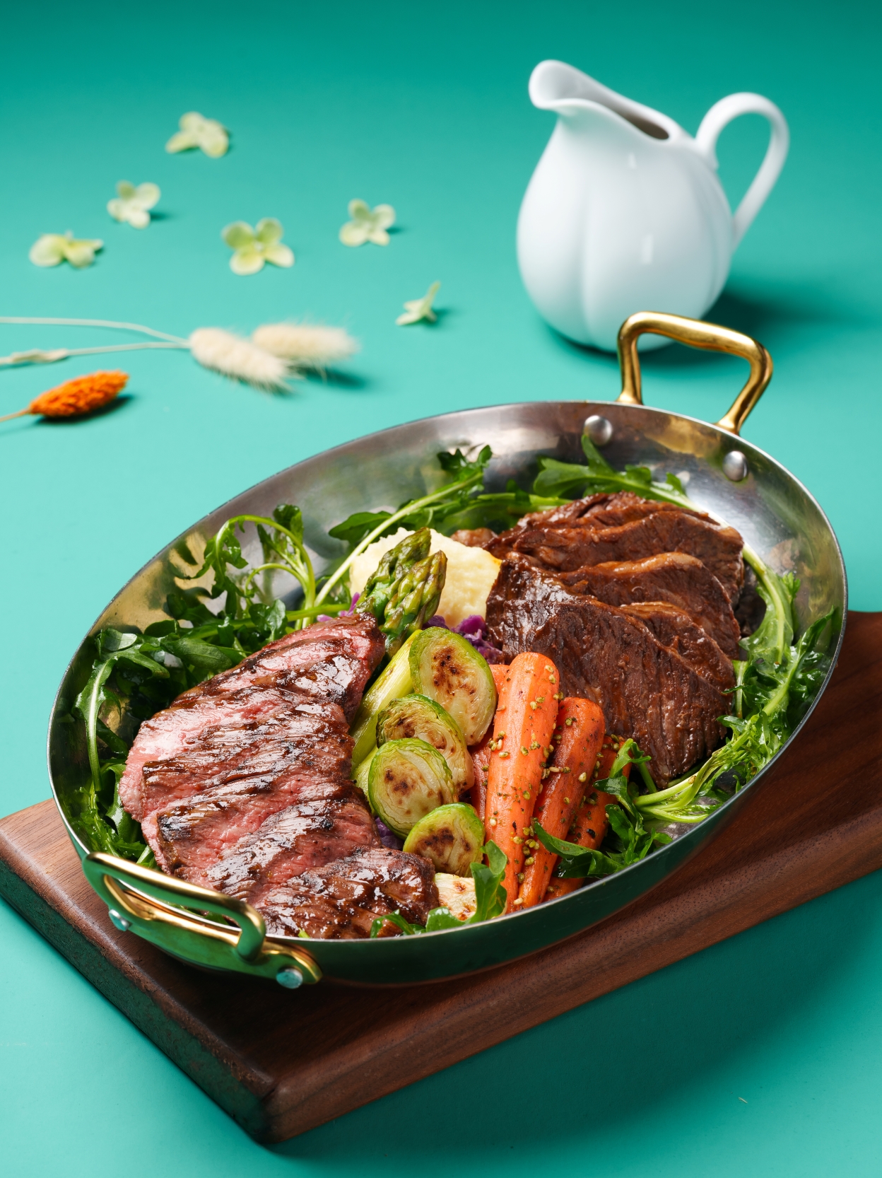 UFC热力延伸至餐桌——「澳門銀河」极受欢迎的餐饮阵容呈献创意格斗主题美馔， “银河致尚”会员于赛事当日更可于指定餐厅专享低至85折优惠。